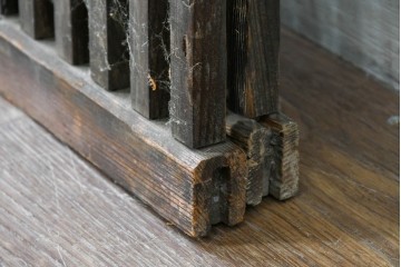 アンティーク建具　明治期から大正期　深みのある木味が趣深い古い町屋の出格子2枚セット　(R-088353)