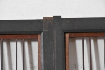 アンティーク建具　大正期から昭和初期　黒枠が印象的な格子入り窓4枚セット　(R-088354)