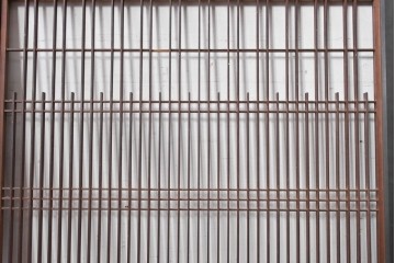 アンティーク建具　大正期から昭和初期　黒枠が印象的な格子入り窓4枚セット　(R-088354)