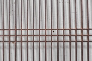 アンティーク建具　大正期から昭和初期　黒枠が印象的な格子入り窓4枚セット　(R-088354)