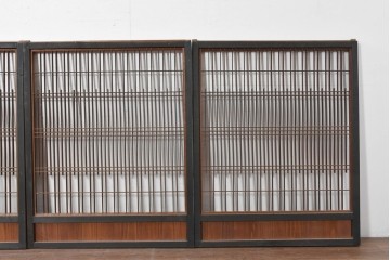 アンティーク建具　大正期から昭和初期　黒枠が印象的な格子入り窓4枚セット　(R-088354)