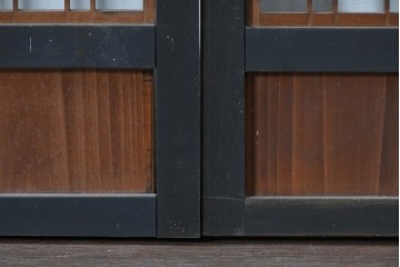 アンティーク建具　大正期から昭和初期　黒枠が印象的な格子入り窓4枚セット　(R-088354)