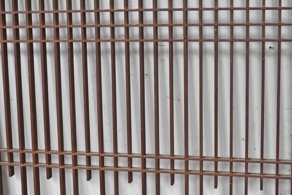 アンティーク建具　大正期から昭和初期　黒枠が印象的な格子入り窓4枚セット　(R-088354)
