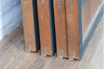 アンティーク建具　大正期から昭和初期　黒枠が印象的な格子入り窓4枚セット　(R-088354)