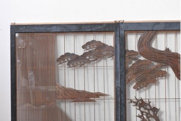 ヴィンテージ建具　昭和中期　組子入り　松竹梅図の彫刻が目を引く片面ガラス入りの書院戸3枚セット　(R-088361)
