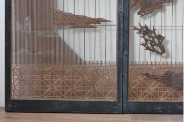 ヴィンテージ建具　昭和中期　組子入り　松竹梅図の彫刻が目を引く片面ガラス入りの書院戸3枚セット　(R-088361)
