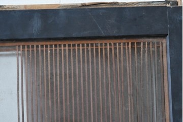 ヴィンテージ建具　昭和中期　組子入り　松竹梅図の彫刻が目を引く片面ガラス入りの書院戸3枚セット　(R-088361)