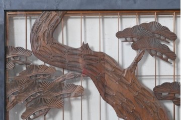 ヴィンテージ建具　昭和中期　組子入り　松竹梅図の彫刻が目を引く片面ガラス入りの書院戸3枚セット　(R-088361)
