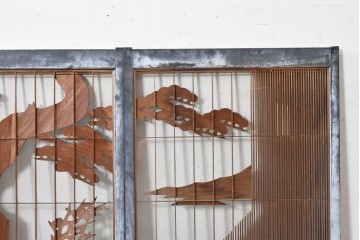 ヴィンテージ建具　昭和中期　組子入り　松竹梅図の彫刻が目を引く片面ガラス入りの書院戸3枚セット　(R-088361)