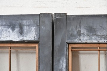 ヴィンテージ建具　昭和中期　組子入り　松竹梅図の彫刻が目を引く片面ガラス入りの書院戸3枚セット　(R-088361)