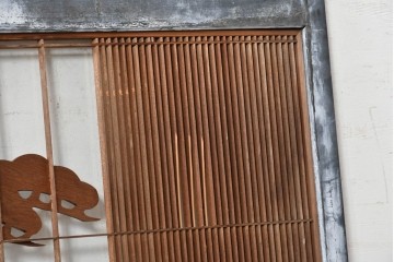ヴィンテージ建具　昭和中期　組子入り　松竹梅図の彫刻が目を引く片面ガラス入りの書院戸3枚セット　(R-088361)