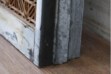 ヴィンテージ建具　昭和中期　組子入り　松竹梅図の彫刻が目を引く片面ガラス入りの書院戸3枚セット　(R-088361)