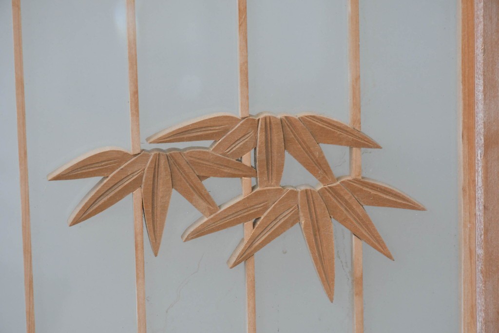 ヴィンテージ建具　昭和後期　両面ガラス　松竹梅と鶴亀が描かれた縁起の良い組子入り書院戸4枚セット　(R-088362)