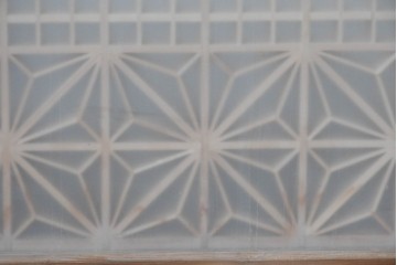 ヴィンテージ建具　昭和後期　両面ガラス　松竹梅と鶴亀が描かれた縁起の良い組子入り書院戸4枚セット　(R-088362)