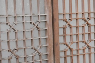 ヴィンテージ建具　昭和中期　片面ガラス　幾何学模様の組子が目を引くガラス窓2枚セット　(R-088363)
