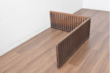 和製アンティーク　明治から大正期　深みのある木色と整然と並ぶ格子が印象的な帳場格子　(R-088364)