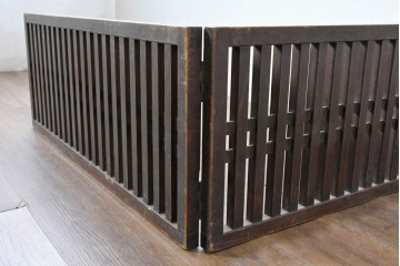 和製アンティーク　明治から大正期　深みのある木色と整然と並ぶ格子が印象的な帳場格子　(R-088364)