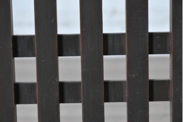 和製アンティーク　明治から大正期　深みのある木色と整然と並ぶ格子が印象的な帳場格子　(R-088364)