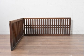 和製アンティーク　明治から大正期　深みのある木色と整然と並ぶ格子が印象的な帳場格子　(R-088364)