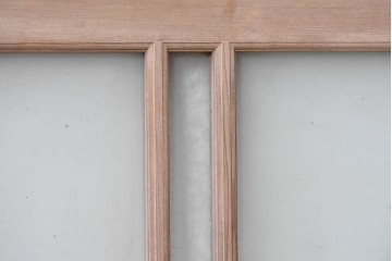 ヴィンテージ建具　昭和中期　シンプルな縦桟デザインの小さな窓2枚セット　(R-088366)