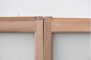 ヴィンテージ建具　昭和中期　シンプルな縦桟デザインの小さな窓2枚セット　(R-088366)