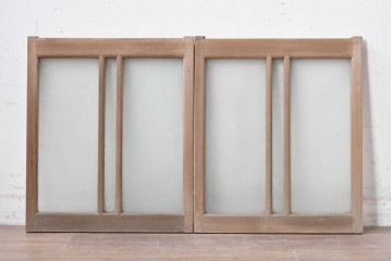 ヴィンテージ建具　昭和中期　シンプルな縦桟デザインの小さな窓2枚セット　(R-088367)