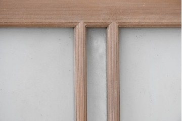 ヴィンテージ建具　昭和中期　シンプルな縦桟デザインの小さな窓2枚セット　(R-088367)
