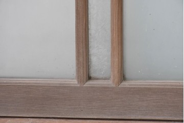 ヴィンテージ建具　昭和中期　シンプルな縦桟デザインの小さな窓2枚セット　(R-088367)