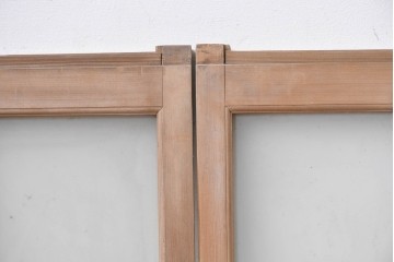 ヴィンテージ建具　昭和中期　シンプルな縦桟デザインの小さな窓2枚セット　(R-088367)
