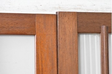 ヴィンテージ建具　1970年頃　ミッドセンチュリーデザイン　温かみのある木肌とモールガラスの組み合わせが素敵な親子ドア2枚(1対)セット　(R-088370)