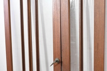 ヴィンテージ建具　1970年頃　ミッドセンチュリーデザイン　温かみのある木肌とモールガラスの組み合わせが素敵な親子ドア2枚(1対)セット　(R-088370)