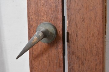 ヴィンテージ建具　1970年頃　ミッドセンチュリーデザイン　温かみのある木肌とモールガラスの組み合わせが素敵な親子ドア2枚(1対)セット　(R-088370)