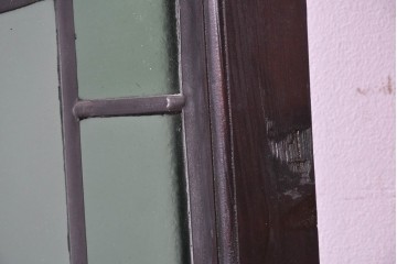 アンティーク建具　イギリス　聖バルトロマイを描いた古い教会のステンドグラス窓1枚　(R-088379)