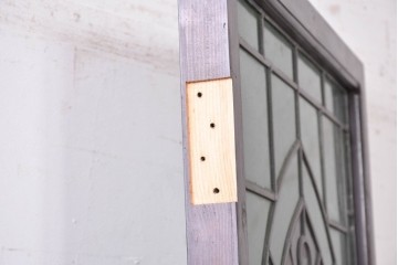 アンティーク建具　イギリス　聖バルトロマイを描いた古い教会のステンドグラス窓1枚　(R-088379)