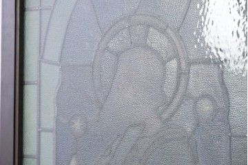 アンティーク建具　イギリス　聖バルトロマイを描いた古い教会のステンドグラス窓1枚　(R-088379)