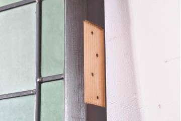 アンティーク建具　イギリス　聖フィリポと聖ジェームズを描いた古い教会のステンドグラス窓1枚　(R-088383)