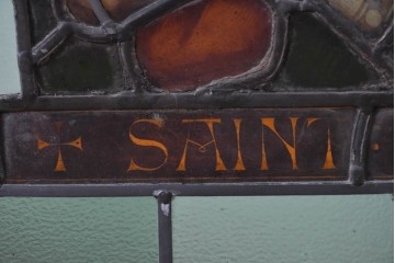 アンティーク建具　イギリス　聖ステパノ(聖ステファン)を描いた古い教会のステンドグラス窓1枚　(R-088384)