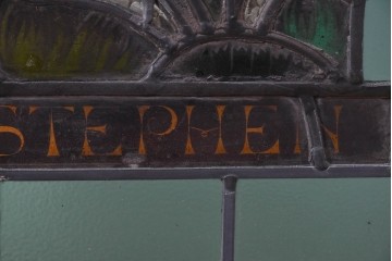 アンティーク建具　イギリス　聖ステパノ(聖ステファン)を描いた古い教会のステンドグラス窓1枚　(R-088384)