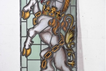 アンティーク建具　イギリス国章　鮮やかなエナメル絵付けで描かれた鎖につながれたユニコーンのステンドグラス窓1枚　(R-088389)