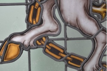アンティーク建具　イギリス国章　鮮やかなエナメル絵付けで描かれた鎖につながれたユニコーンのステンドグラス窓1枚　(R-088389)