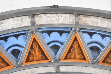 アンティーク建具　ローズウィンドウ　鮮やかな幾何学模様が美しい古い教会のステンドグラス丸窓(大)1枚　(R-088390)