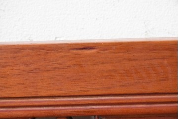 中国ヴィンテージ建具　中央の人物彫刻がアクセントの中国格子1枚　(R-088395)