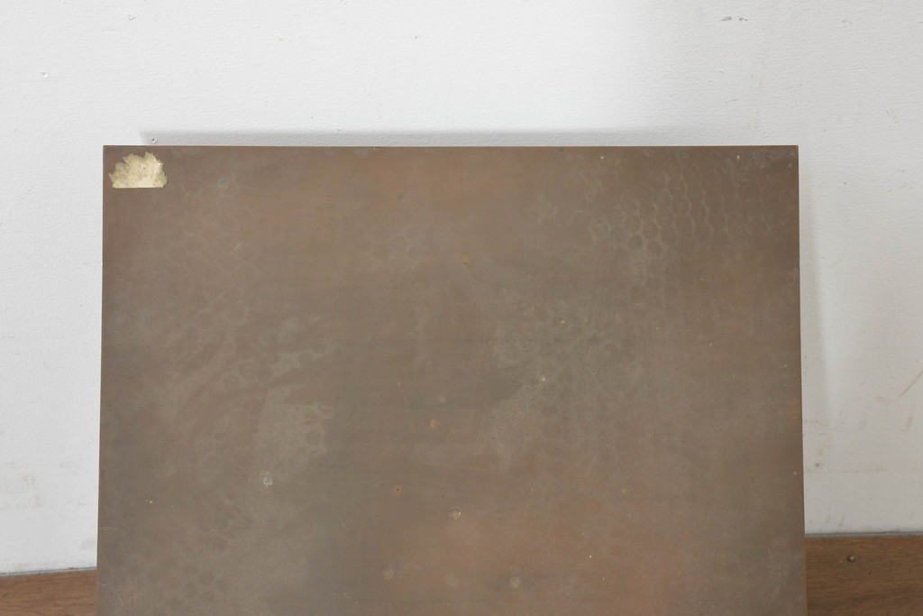 イギリスアンティーク　魚のレリーフが趣ある真鍮製の卓上ブックスタンド　(R-088398)