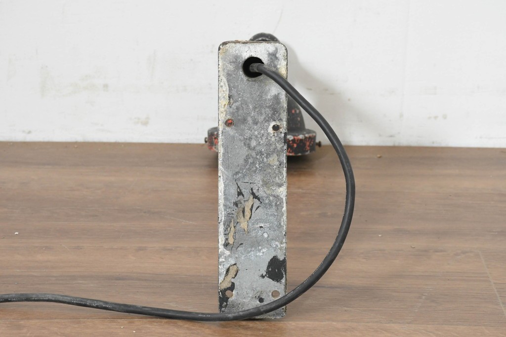 《簡易リペア限定品》イギリスヴィンテージ　インダストリアルな雰囲気のウォールライトブラケット　(R-088404)