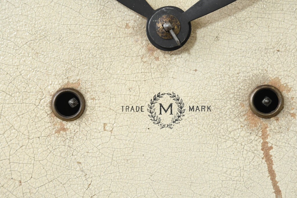 和製アンティーク　TRADE(M)MARK　古い木枠の丸型壁掛け時計　(R-088413)