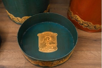 【簡易リペア限定品】　紙製　ヴィクトリアン調の広告図版をあしらった円柱ボックス3点セット　(R-088431)