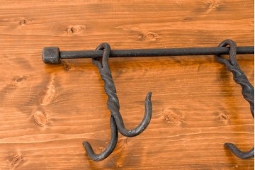 イギリスアンティーク　1930年から1950年頃　ロートアイアン　ツイストデザインの3連フック　(R-088434)