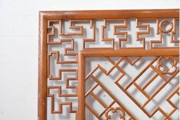 中古建具　中国　幾何学模様の透かし格子が印象的な中国格子1枚　(R-088436)