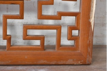 中古建具　中国　幾何学模様の透かし格子が印象的な中国格子1枚　(R-088436)