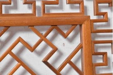 中古建具　中国　幾何学模様の透かし格子が印象的な中国格子1枚　(R-088436)